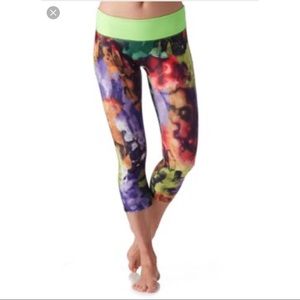 ☀️SALE!! PRISMSPORT Rio print Capri legging